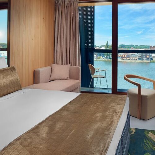 Riverview Superior room- Hotel Jakarta Amsterdam