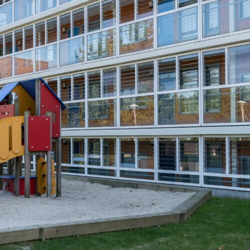 achterzijde-speelhuisje-westcord-aparthotel-boschrijck-terschelling