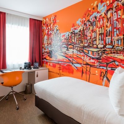 single-kamer-oranje-art-hotel-amsterdam