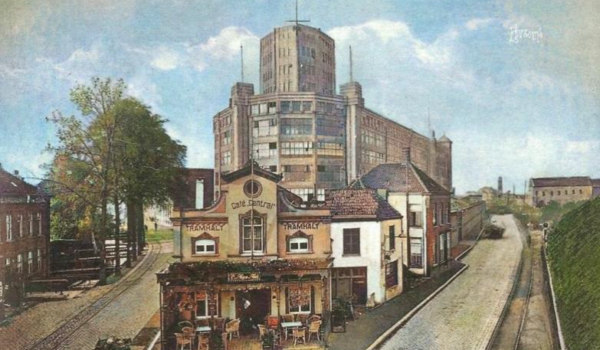 philips 1910 lichttoren en tramhalte cafe central