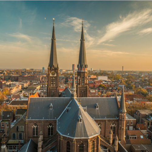 Uitzicht op de Oude Kerk in Delft