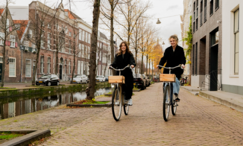 Fietsen in het centrum van Delft
