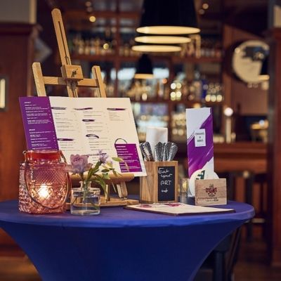 westcord-art-hotel-restaurant-the-art-brasserie-welcome-desk