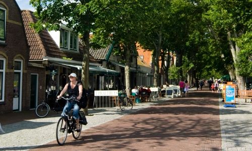 dorpsstraat-hotels-vlieland