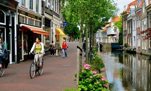 Fietsen in het culturele Delft